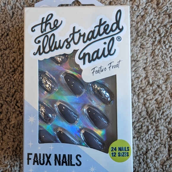 The Illustrated Nail Festive Frost 24 Faux Nails NIB - Picture 1 of 3